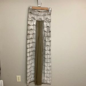 Women’s Oblique Brand Wide leg pants, green with white paint like look, size 2